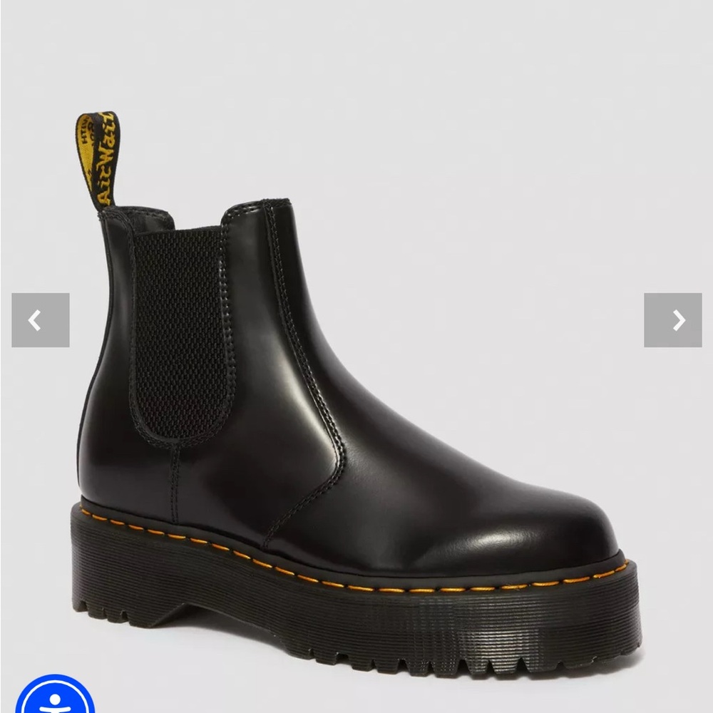 Dr. Martens 2976 Smooth Leather Platform Chelsea Boots (Like New)